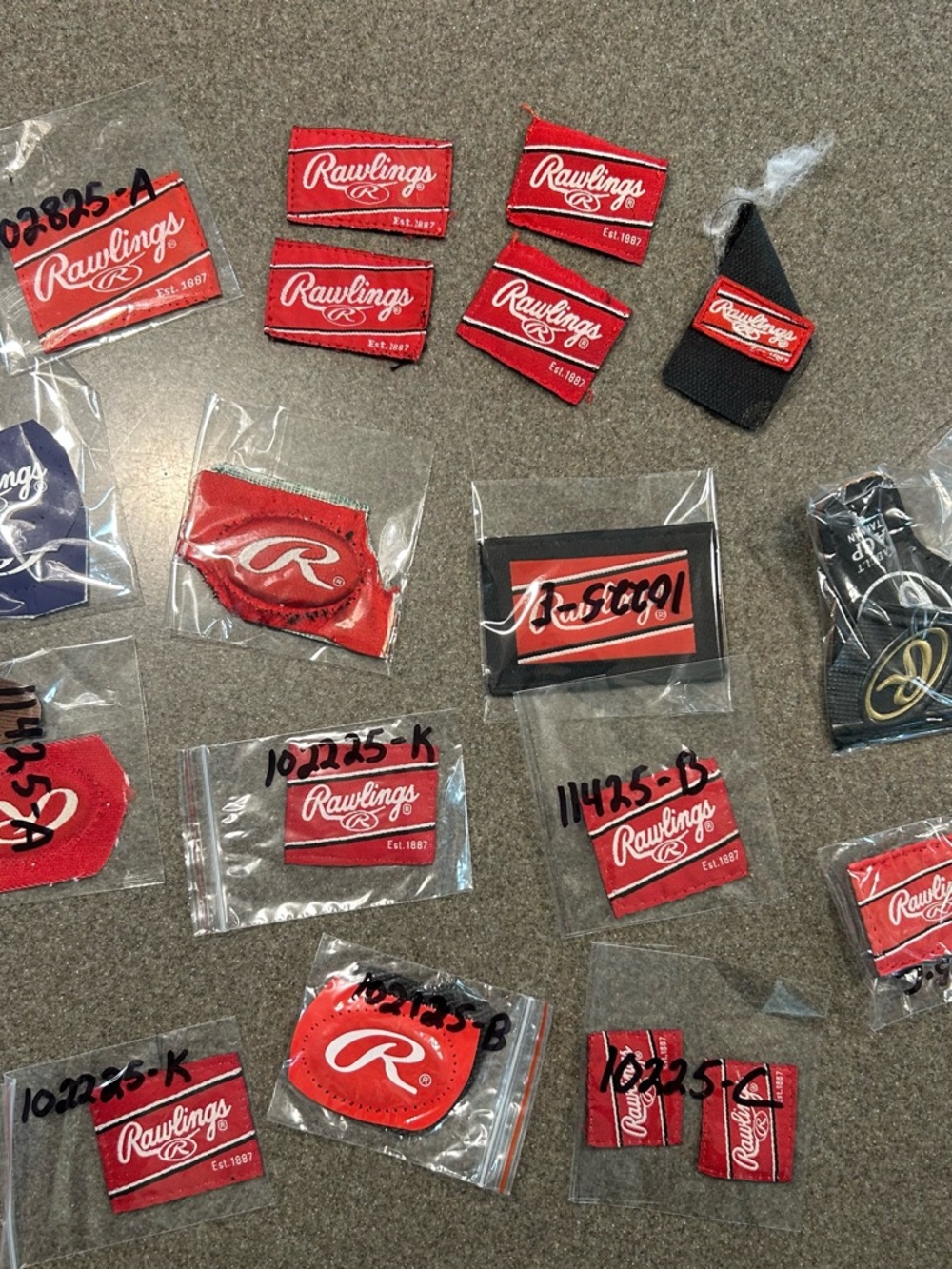 Rawlings Red Replacement Logo Patches - Pack of Assorted Labels - Sew On lot 20